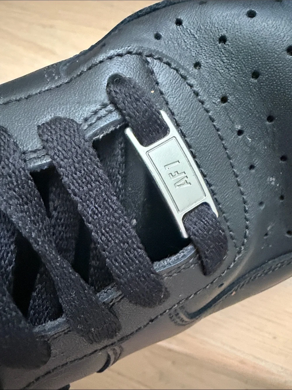 Nike Men's Black Low-Top Leather Sneakers